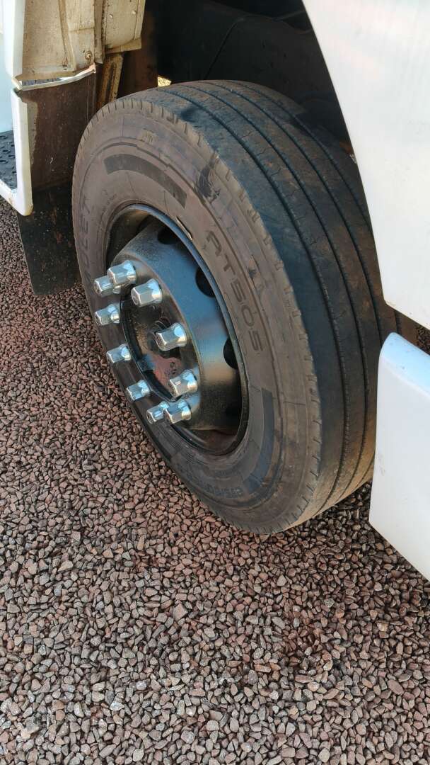 Caminhão MERCEDES BENZ MB 1618 Carroceria ANO 1994 de Auto Máquinas Palotina no Paraná