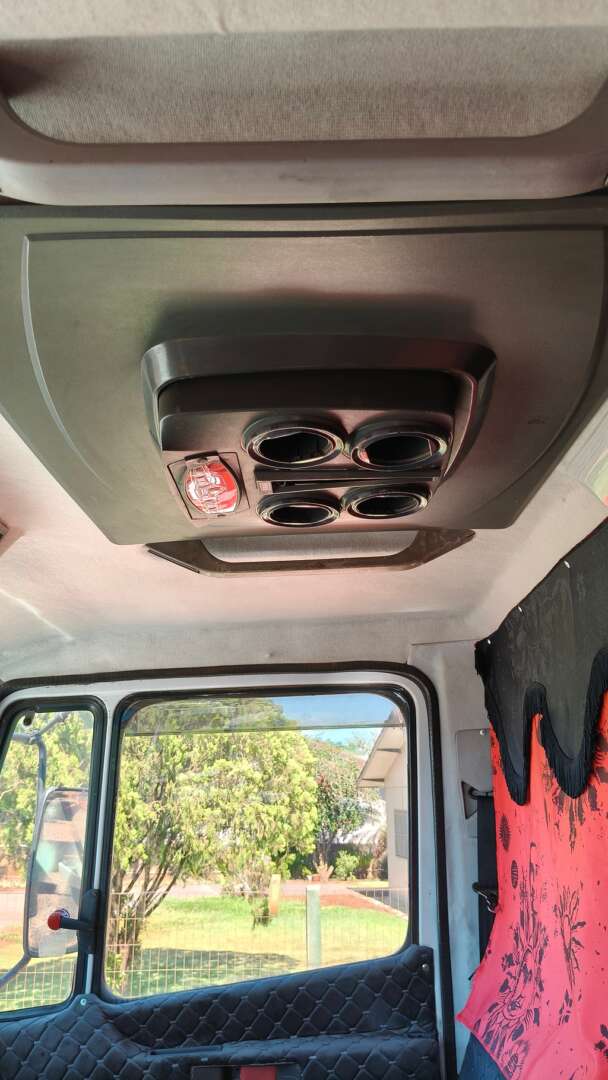 Caminhão MERCEDES BENZ MB 1618 Carroceria ANO 1994 de Auto Máquinas Palotina no Paraná