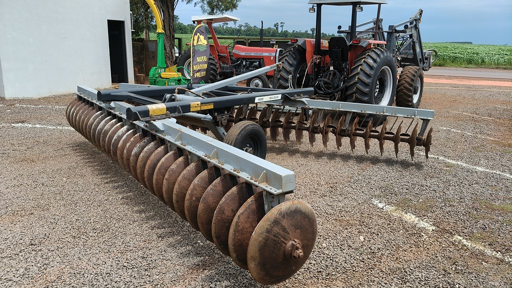 IMPLEMENTOS AGRICOLAS GRADE NIVELADORA NIVELADORA 52 DISCOS ANO 2019 de Auto Máquinas Palotina no Paraná