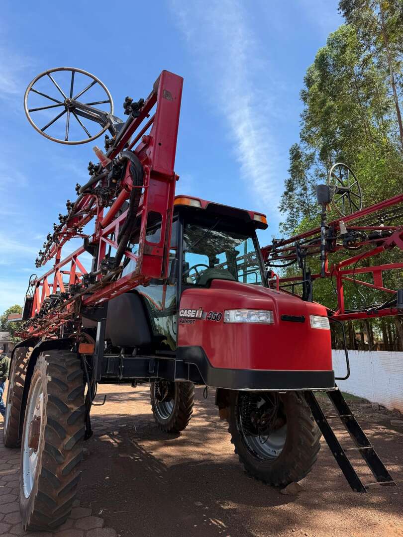 PULVERIZADOR CASE PATRIOT 350 ANO 2010 de Auto Máquinas Palotina no Paraná