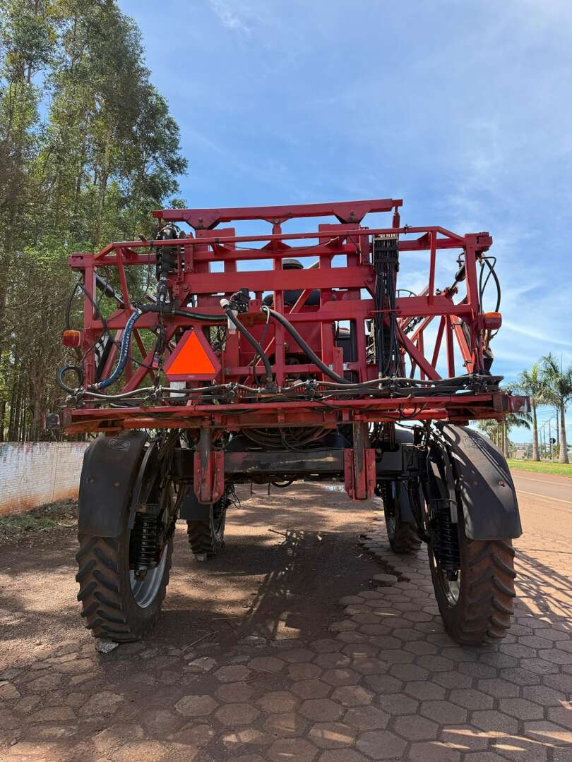 PULVERIZADOR CASE PATRIOT 350 ANO 2010 de Auto Máquinas Palotina no Paraná