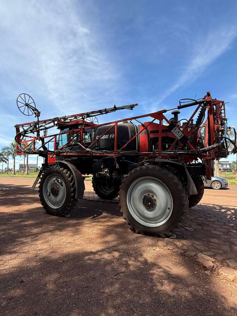 PULVERIZADOR CASE PATRIOT 350 ANO 2010 de Auto Máquinas Palotina no Paraná