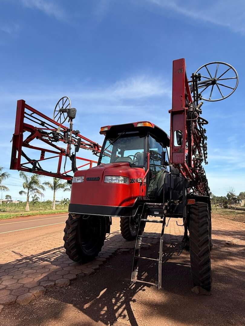 PULVERIZADOR CASE PATRIOT 350 ANO 2010 de Auto Máquinas Palotina no Paraná