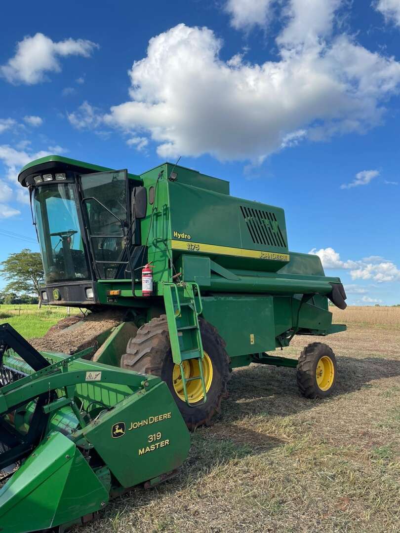 COLHEITADEIRA JONH DEERE JOHN DEERE 1175 ANO 2009 de Auto Máquinas Palotina no Paraná