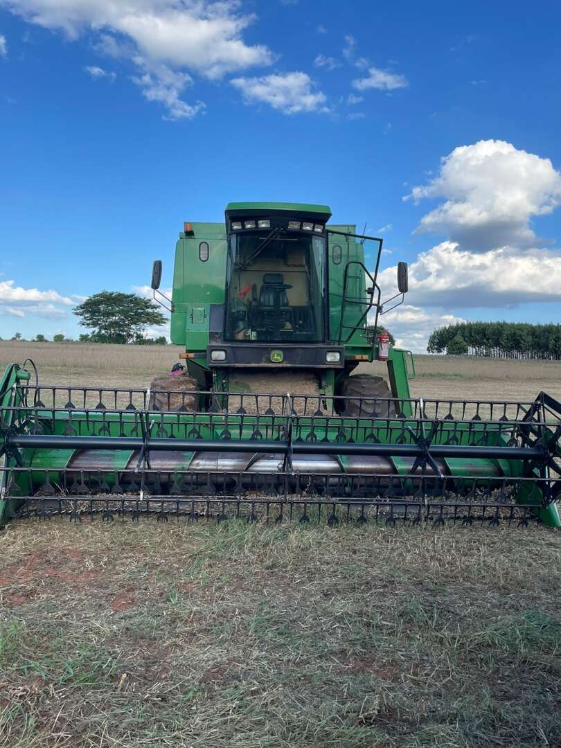 COLHEITADEIRA JONH DEERE JOHN DEERE 1175 ANO 2009 de Auto Máquinas Palotina no Paraná