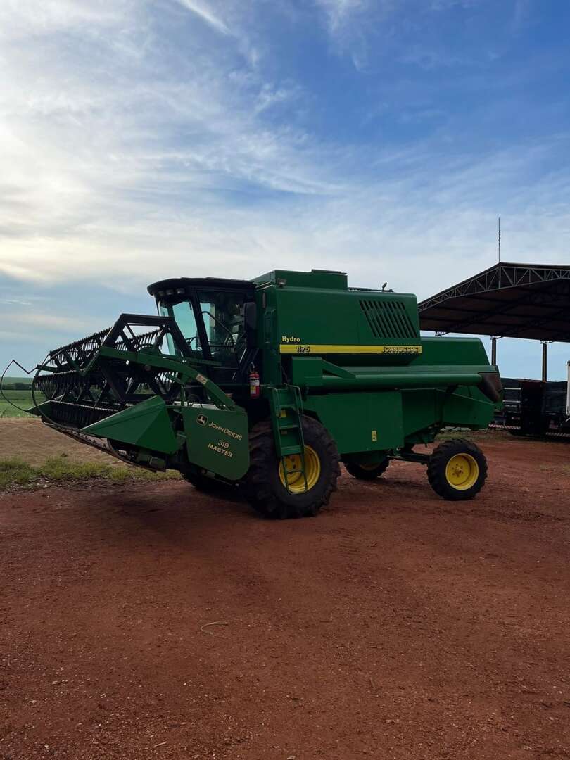 COLHEITADEIRA JONH DEERE JOHN DEERE 1175 ANO 2009 de Auto Máquinas Palotina no Paraná