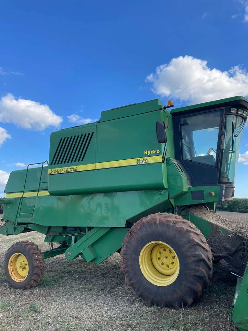 COLHEITADEIRA JONH DEERE JOHN DEERE 1175 ANO 2009 de Auto Máquinas Palotina no Paraná