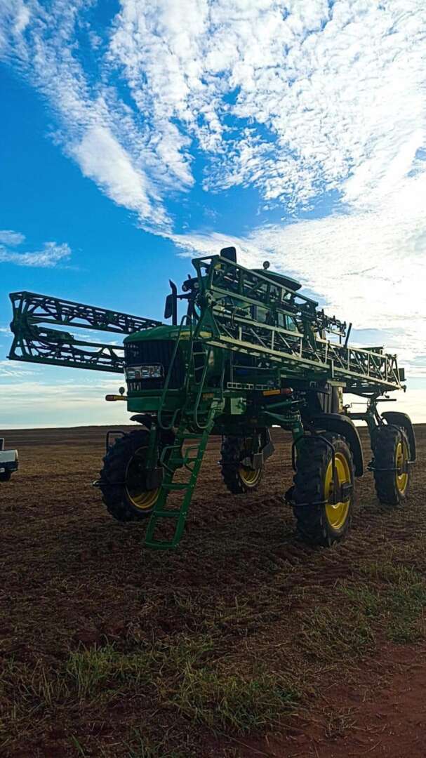 PULVERIZADOR JOHN DEERE JOHN DEERE M4025 ANO 2022 de Auto Máquinas Palotina no Paraná