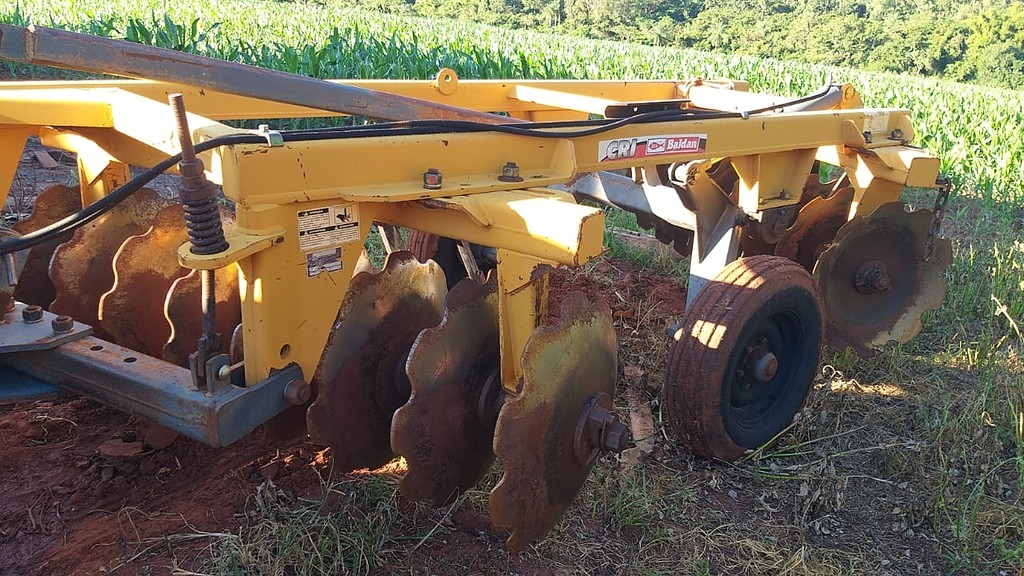 IMPLEMENTOS AGRICOLAS GRADE INTERMEDIÁRIA INTERMEDIÁRIA 16 DISCOS ANO 2012 de Auto Máquinas Palotina no Paraná