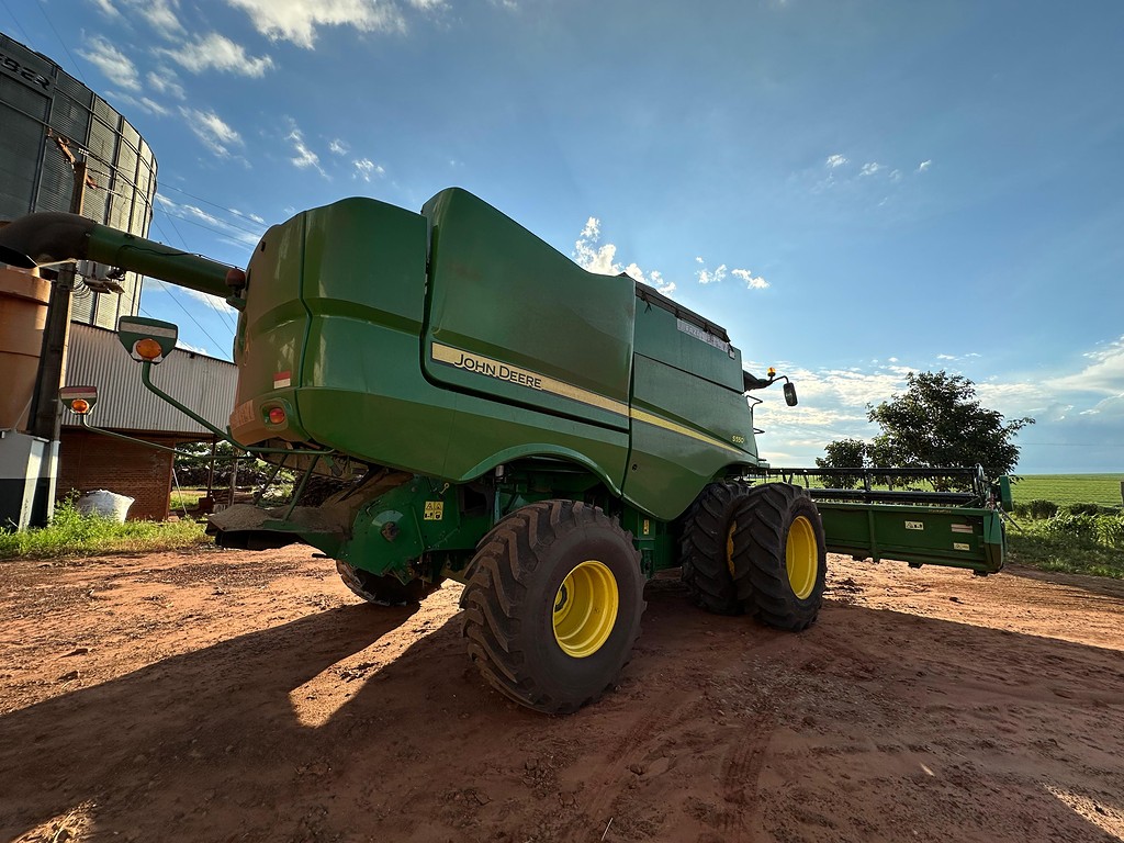 COLHEITADEIRA JONH DEERE JOHN DEERE S550 ANO 2017 de Auto Máquinas Palotina no Paraná