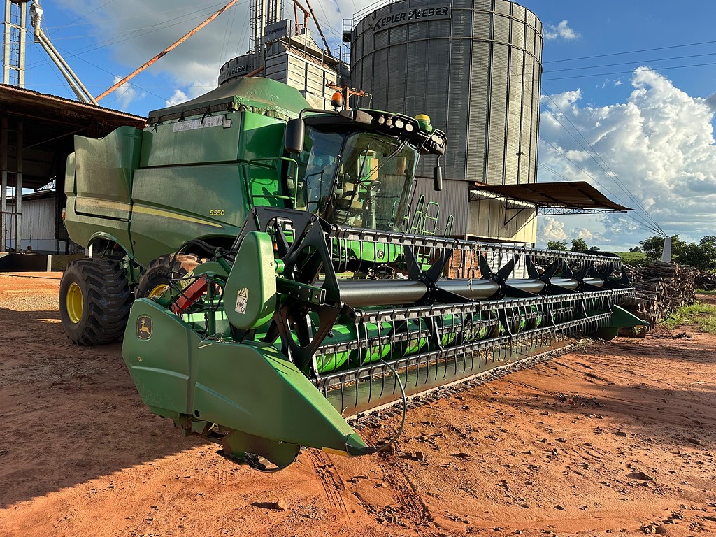 COLHEITADEIRA JONH DEERE JOHN DEERE S550 ANO 2017 de Auto Máquinas Palotina no Paraná
