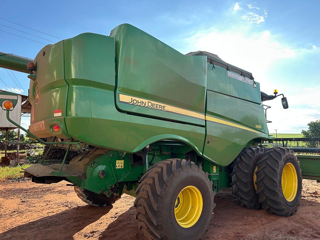 COLHEITADEIRA JONH DEERE JOHN DEERE S550 ANO 2017 de Auto Máquinas Palotina no Paraná