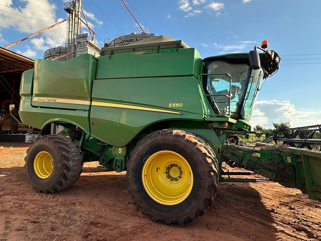 COLHEITADEIRA JONH DEERE JOHN DEERE S550 ANO 2017 de Auto Máquinas Palotina no Paraná