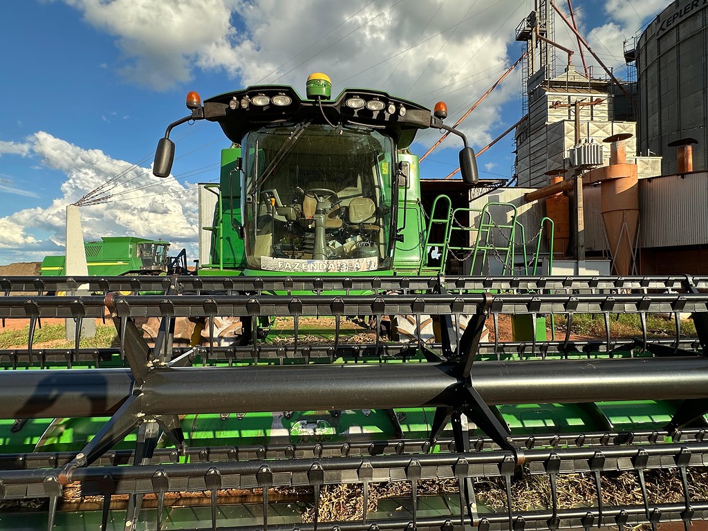 COLHEITADEIRA JONH DEERE JOHN DEERE S550 ANO 2017 de Auto Máquinas Palotina no Paraná