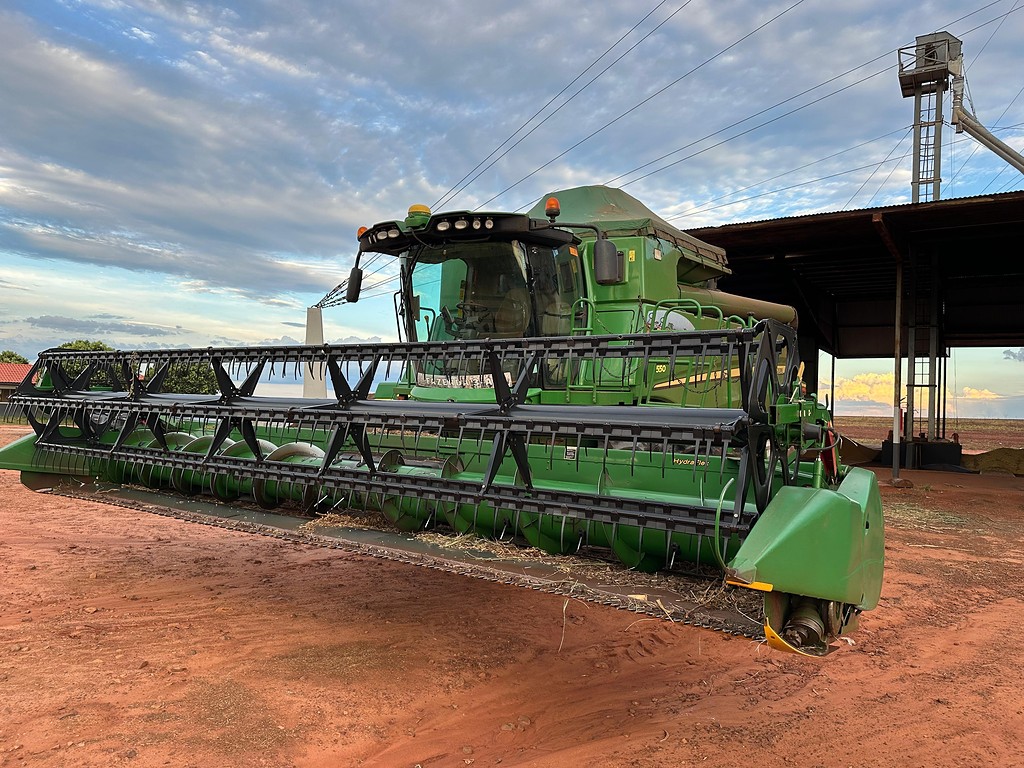 COLHEITADEIRA JONH DEERE JOHN DEERE S550 ANO 2017 de Auto Máquinas Palotina no Paraná