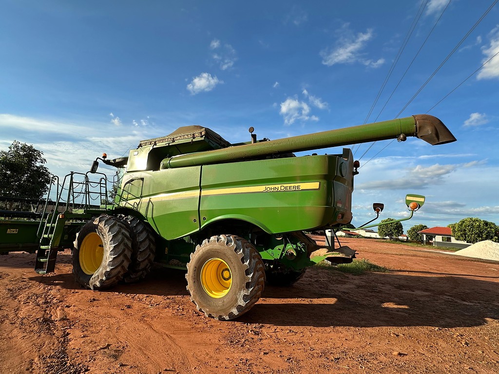 COLHEITADEIRA JONH DEERE JOHN DEERE S550 ANO 2017 de Auto Máquinas Palotina no Paraná