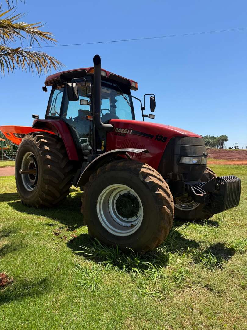 TRATOR CASE MAXXUM 135 ANO 2011 de Auto Máquinas Palotina no Paraná