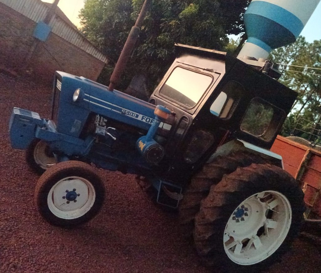 TRATOR FORD FORD 6600 ANO 1984 de Auto Máquinas Palotina no Paraná
