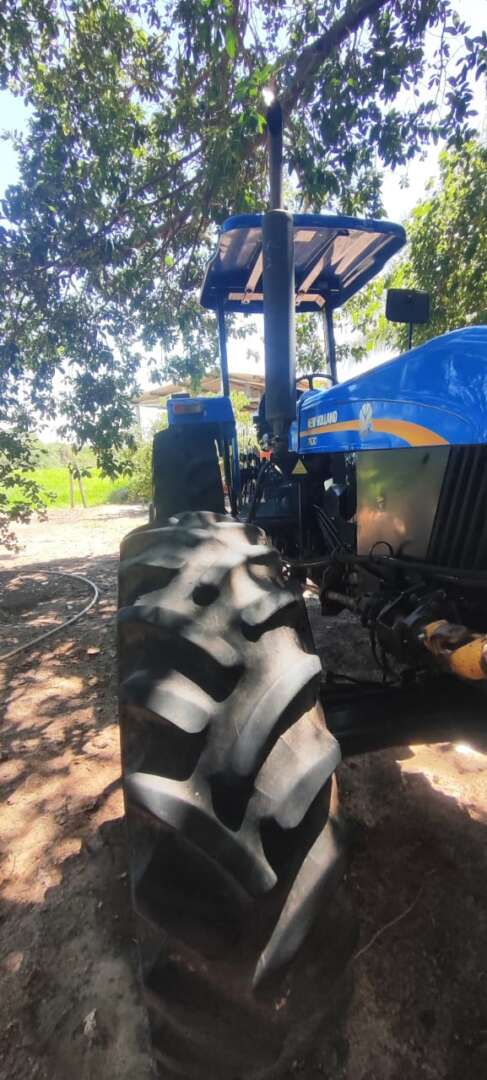 TRATOR NEW HOLLAND NEW 7630 ANO 2023 de Auto Máquinas Palotina no Paraná