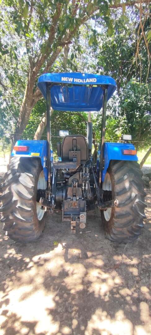 TRATOR NEW HOLLAND NEW 7630 ANO 2023 de Auto Máquinas Palotina no Paraná