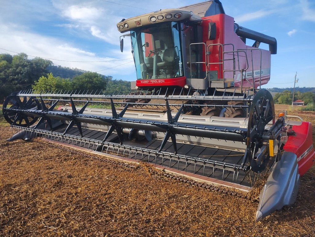 COLHEITADEIRA MASSEY FERGUSON MF 6690 ANO 2018 de Auto Máquinas Palotina no Paraná