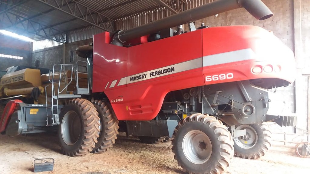 COLHEITADEIRA MASSEY FERGUSON MF 6690 ANO 2018 de Auto Máquinas Palotina no Paraná