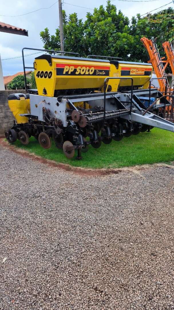 PLANTADEIRA BALDAN PP SOLO 4000 ANO 2002 de Auto Máquinas Palotina no Paraná
