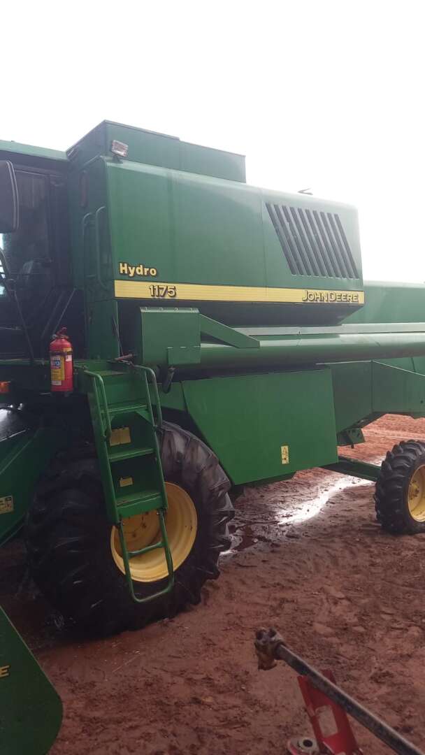 COLHEITADEIRA JONH DEERE JOHN DEERE 1175 ANO 2010 de Auto Máquinas Palotina no Paraná