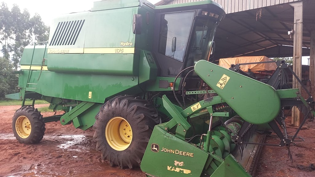 COLHEITADEIRA JONH DEERE JOHN DEERE 1175 ANO 2010 de Auto Máquinas Palotina no Paraná
