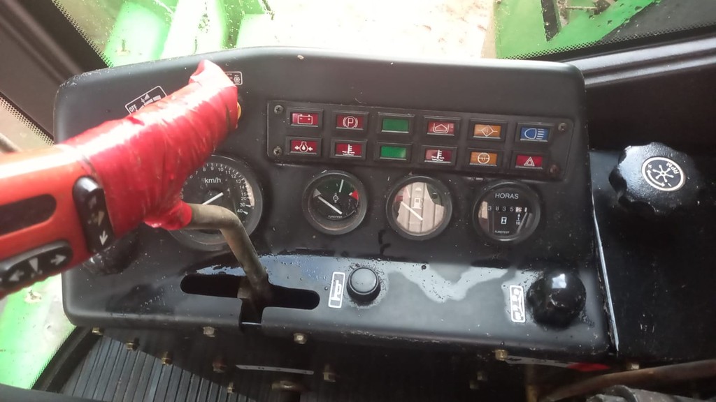 COLHEITADEIRA JONH DEERE JOHN DEERE 1175 ANO 2010 de Auto Máquinas Palotina no Paraná