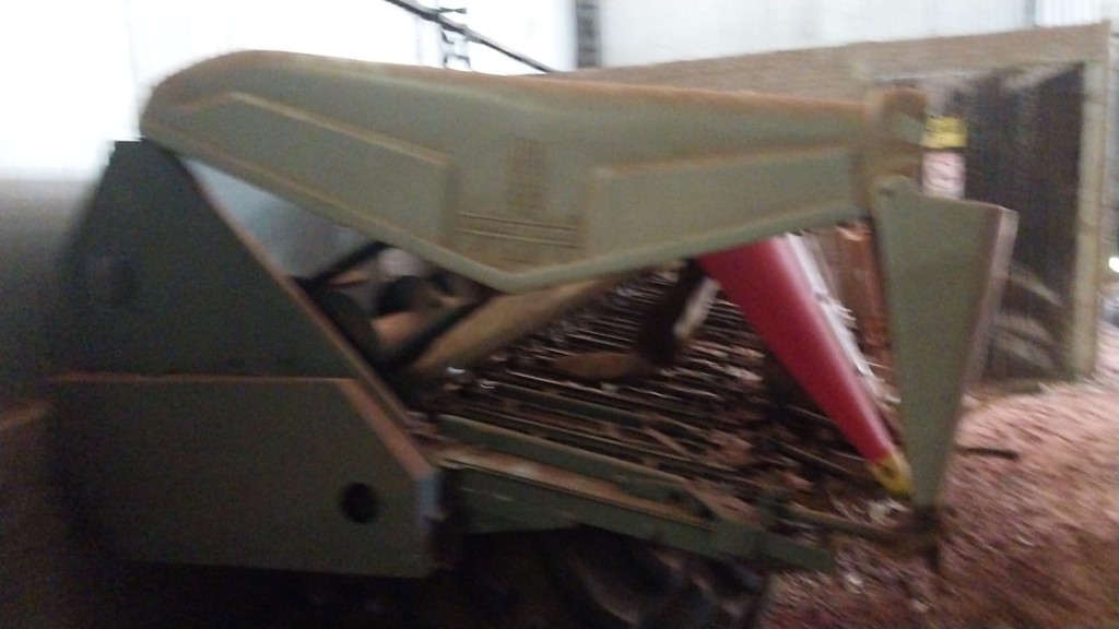 COLHEITADEIRA JONH DEERE JOHN DEERE 1175 ANO 2010 de Auto Máquinas Palotina no Paraná