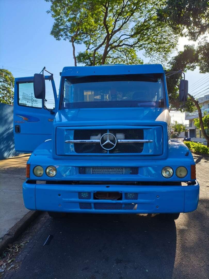 Caminhão MERCEDES BENZ MB 1620 Graneleiro ANO 2005 de Auto Máquinas Palotina no Paraná