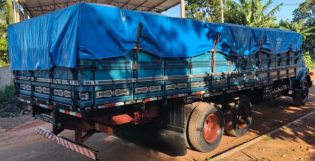 Caminhão MERCEDES BENZ MB 1113 Graneleiro ANO 1970 de Auto Máquinas Palotina no Paraná
