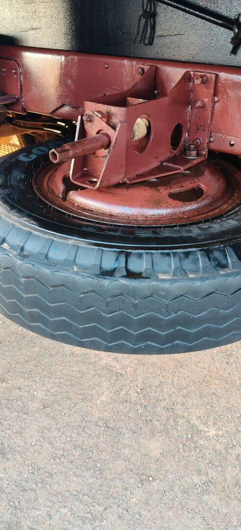 Caminhão MERCEDES BENZ MB 1113 Graneleiro ANO 1970 de Auto Máquinas Palotina no Paraná