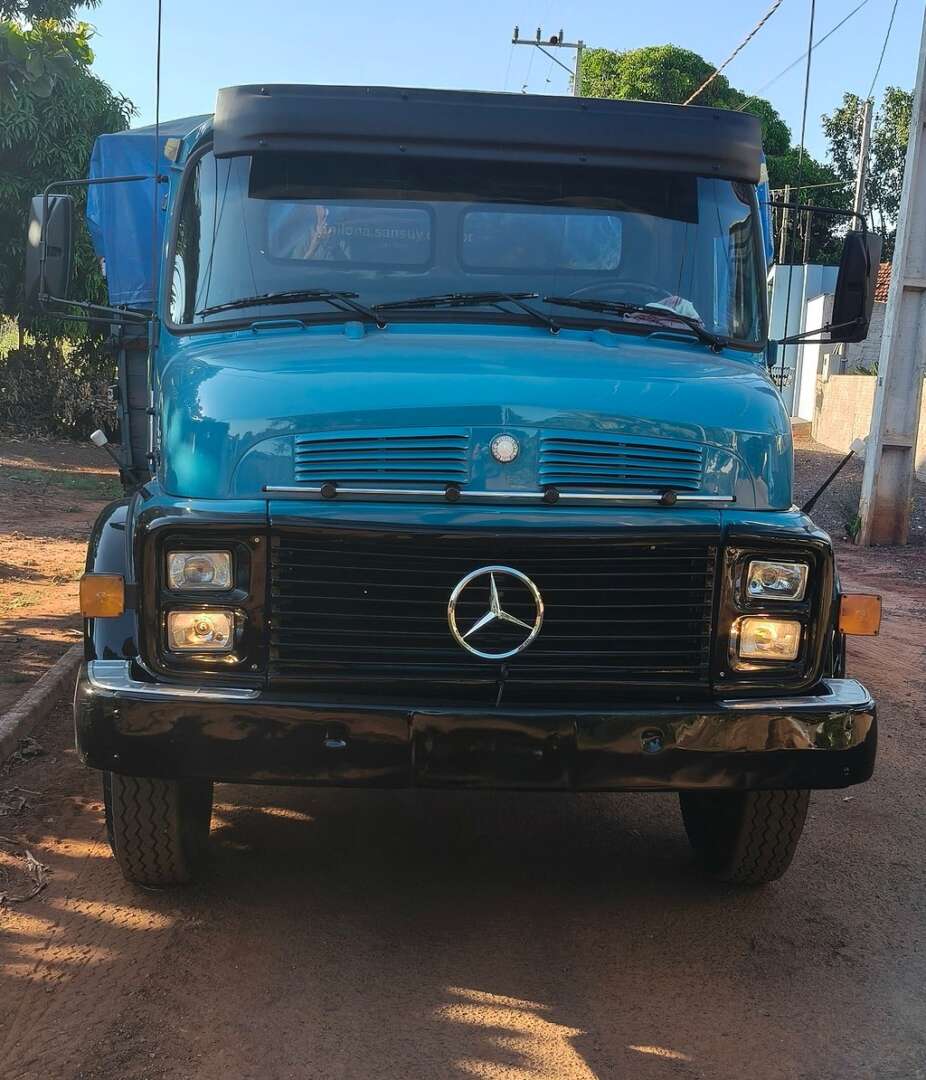 Caminhão MERCEDES BENZ MB 1113 Graneleiro ANO 1970 de Auto Máquinas Palotina no Paraná