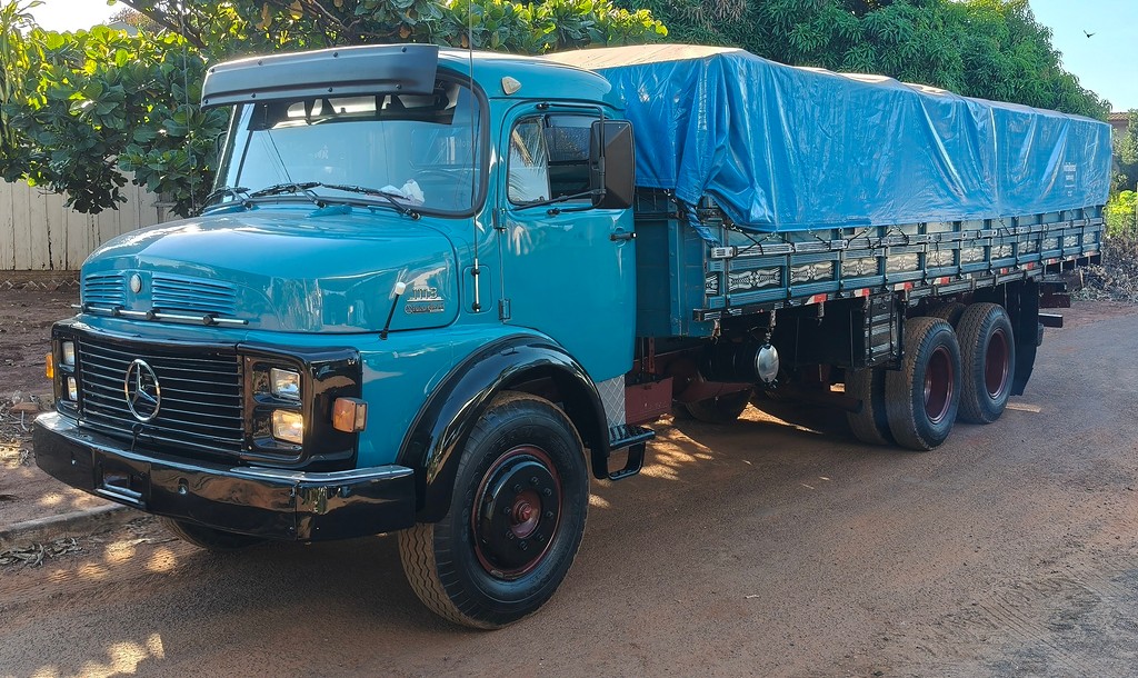 Caminhão MERCEDES BENZ MB 1113 Graneleiro ANO 1970 de Auto Máquinas Palotina no Paraná