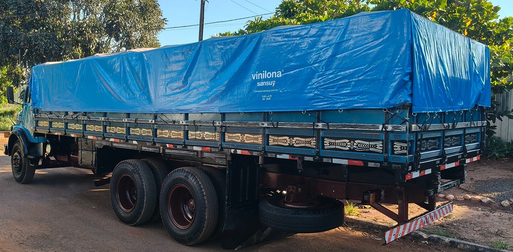 Caminhão MERCEDES BENZ MB 1113 Graneleiro ANO 1970 de Auto Máquinas Palotina no Paraná