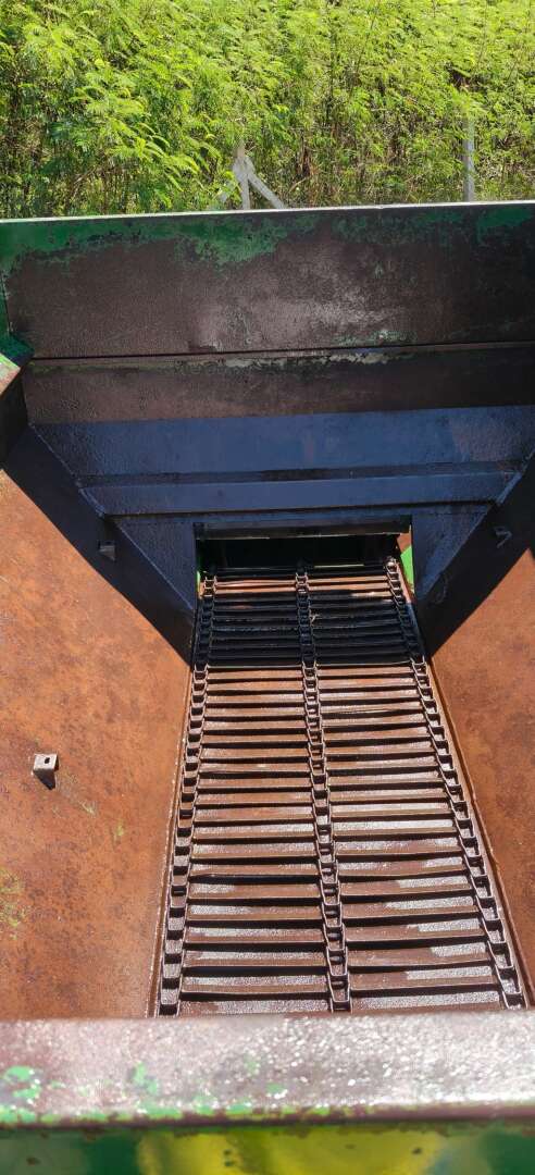 IMPLEMENTOS AGRICOLAS DISTRIBUIDOR CALCÁRIO 10500 Kg ANO 1999 de Auto Máquinas Palotina no Paraná