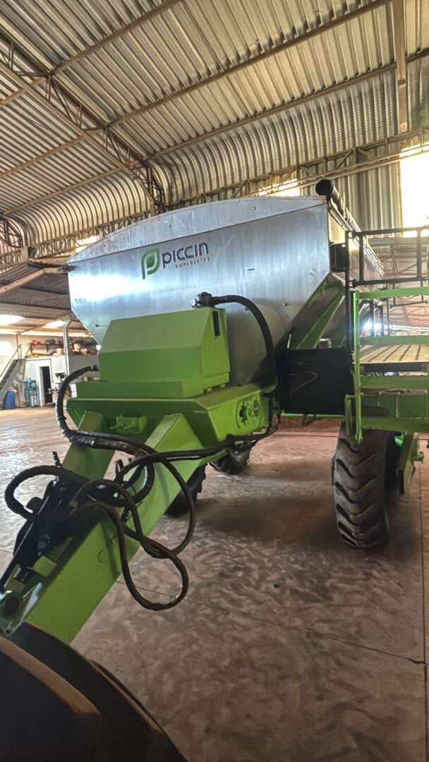 IMPLEMENTOS AGRICOLAS DISTRIBUIDOR CALCÁRIO 15000 Kg ANO 2022 de Auto Máquinas Palotina no Paraná