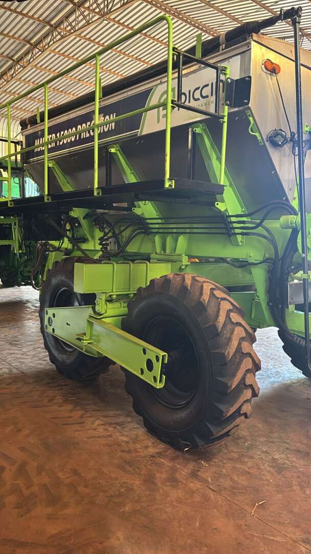 IMPLEMENTOS AGRICOLAS DISTRIBUIDOR CALCÁRIO 15000 Kg ANO 2022 de Auto Máquinas Palotina no Paraná