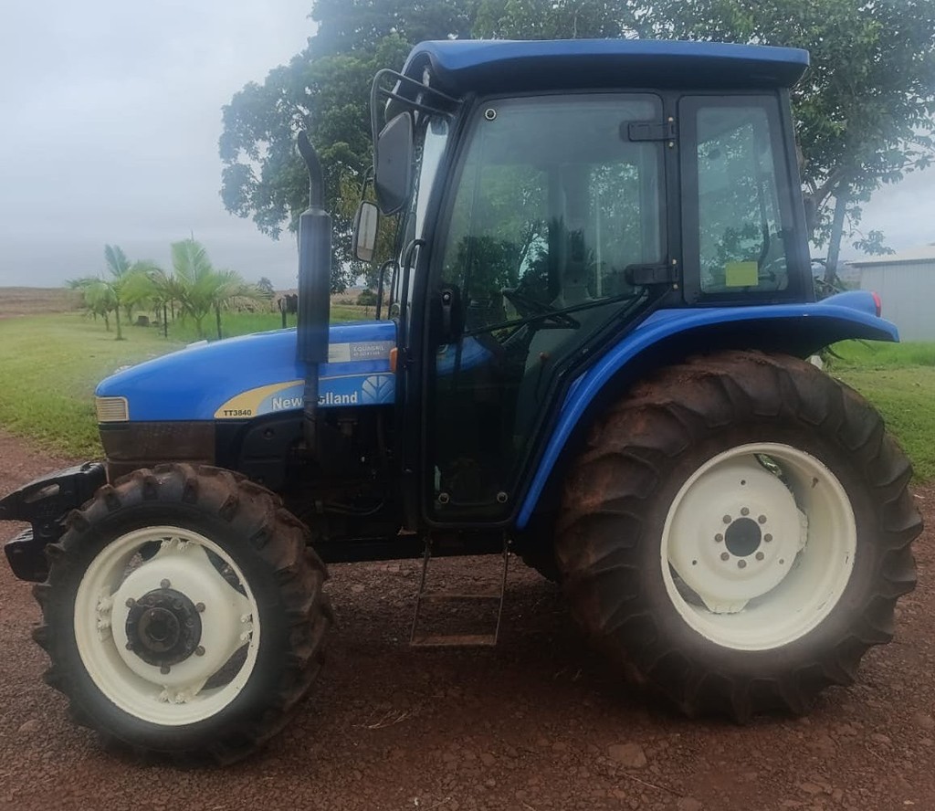 TRATOR NEW HOLLAND NEW TT 3840 ANO 2012 de Auto Máquinas Palotina no Paraná