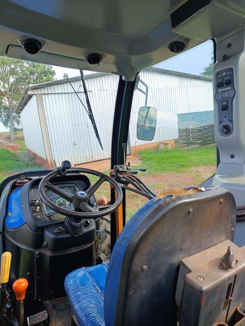 TRATOR NEW HOLLAND NEW TT 3840 ANO 2012 de Auto Máquinas Palotina no Paraná
