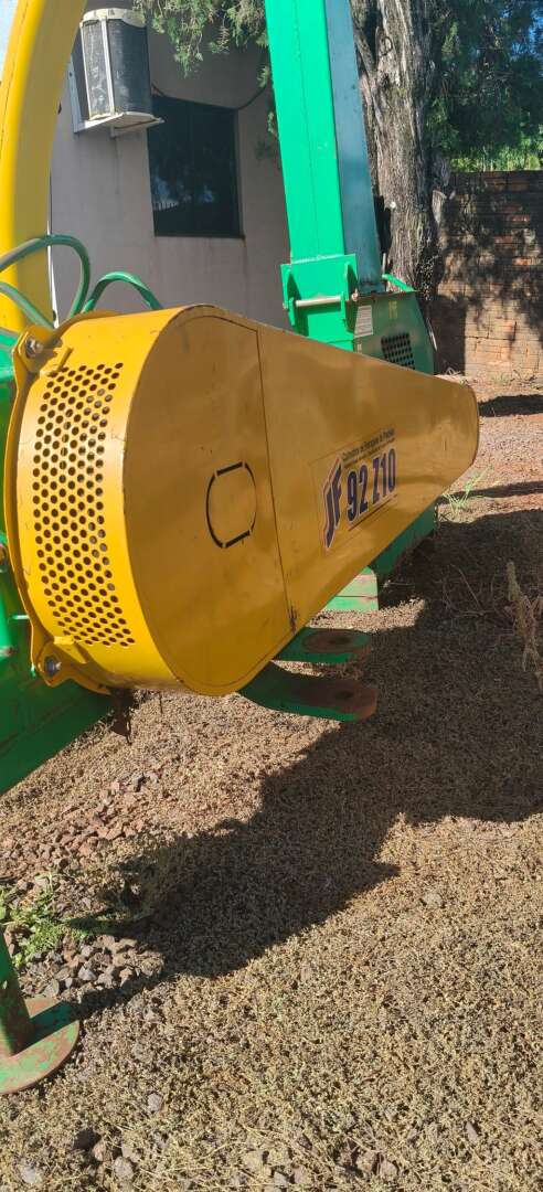 IMPLEMENTOS AGRICOLAS ENSILADEIRA ENSILADEIRA 1 LINHA ANO 2015 de Auto Máquinas Palotina no Paraná