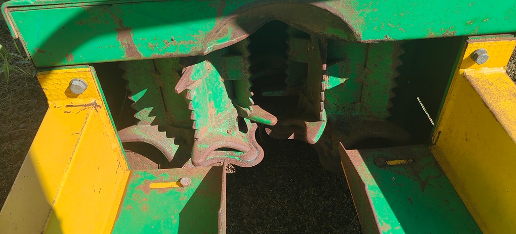 IMPLEMENTOS AGRICOLAS ENSILADEIRA ENSILADEIRA 1 LINHA ANO 2015 de Auto Máquinas Palotina no Paraná