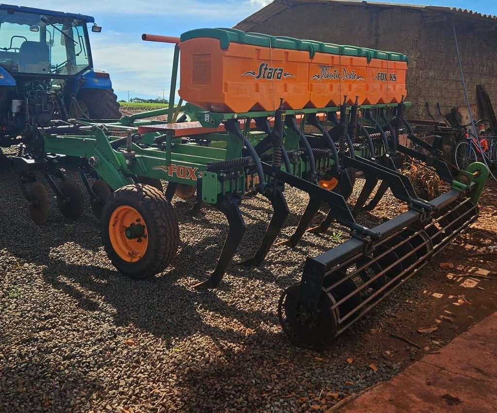 IMPLEMENTOS AGRICOLAS ESCARIFICADOR 11 HASTES DISCO CORTE ANO 2012 de Auto Máquinas Palotina no Paraná