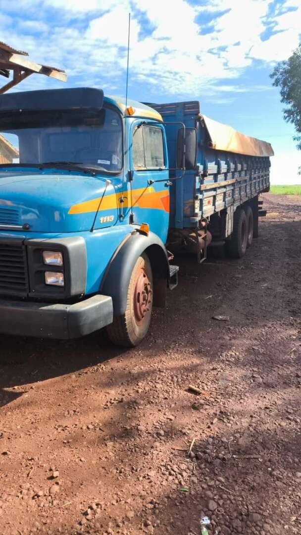 Caminhão MERCEDES BENZ MB 1113 Graneleiro ANO 1979 de Auto Máquinas Palotina no Paraná