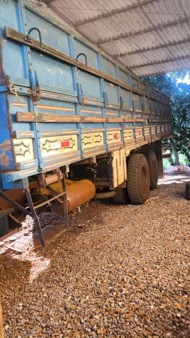 Caminhão MERCEDES BENZ MB 1113 Graneleiro ANO 1979 de Auto Máquinas Palotina no Paraná