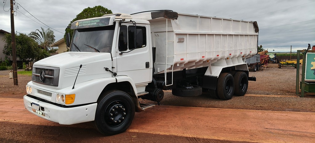 Caminhão MERCEDES BENZ MB 1620 Graneleiro ANO 1997 de Auto Máquinas Palotina no Paraná
