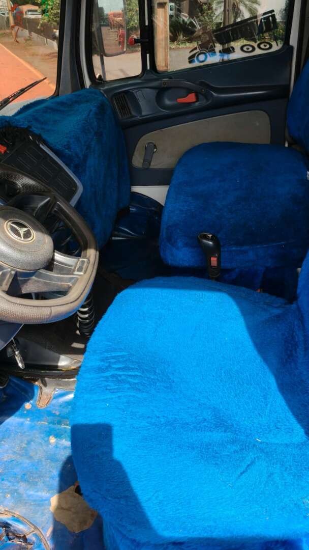 Caminhão MERCEDES BENZ MB 1620 Graneleiro ANO 1997 de Auto Máquinas Palotina no Paraná