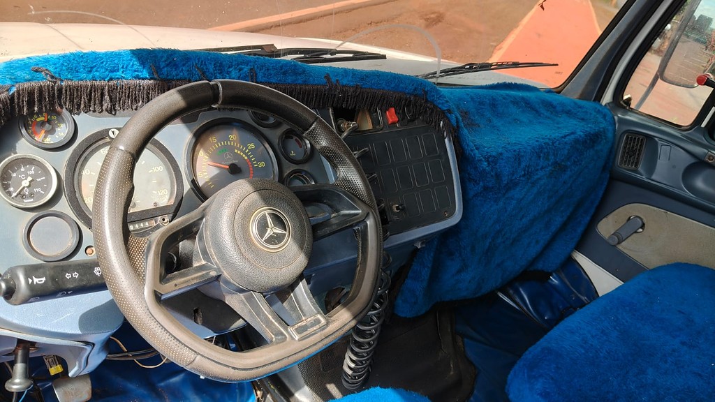 Caminhão MERCEDES BENZ MB 1620 Graneleiro ANO 1997 de Auto Máquinas Palotina no Paraná